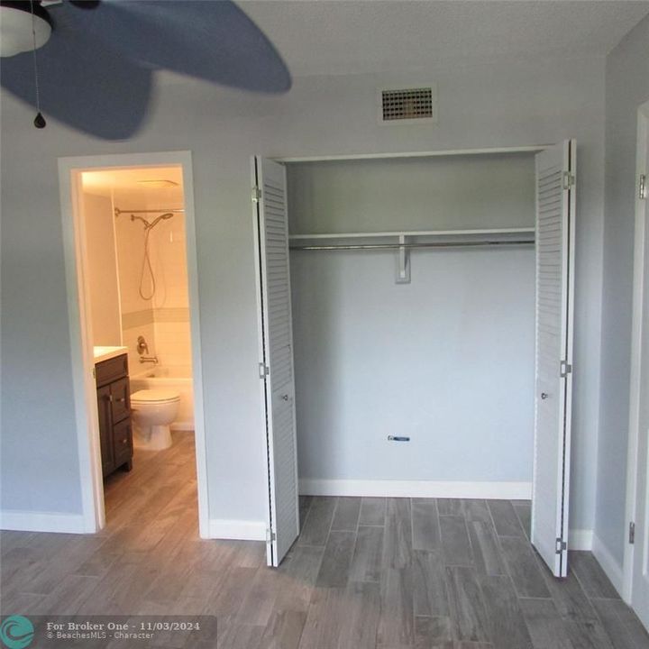 For Rent: $1,980 (1 beds, 1 baths, 722 Square Feet)