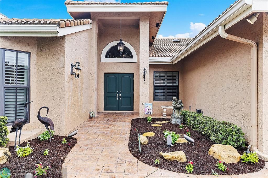 Recently Sold: $1,000,000 (4 beds, 3 baths, 2856 Square Feet)