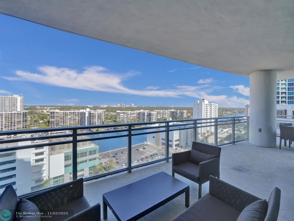 Active With Contract: $2,295,000 (3 beds, 3 baths, 3030 Square Feet)