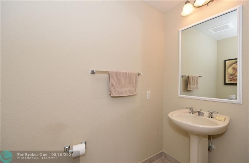 For Rent: $3,950 (2 beds, 2 baths, 1724 Square Feet)