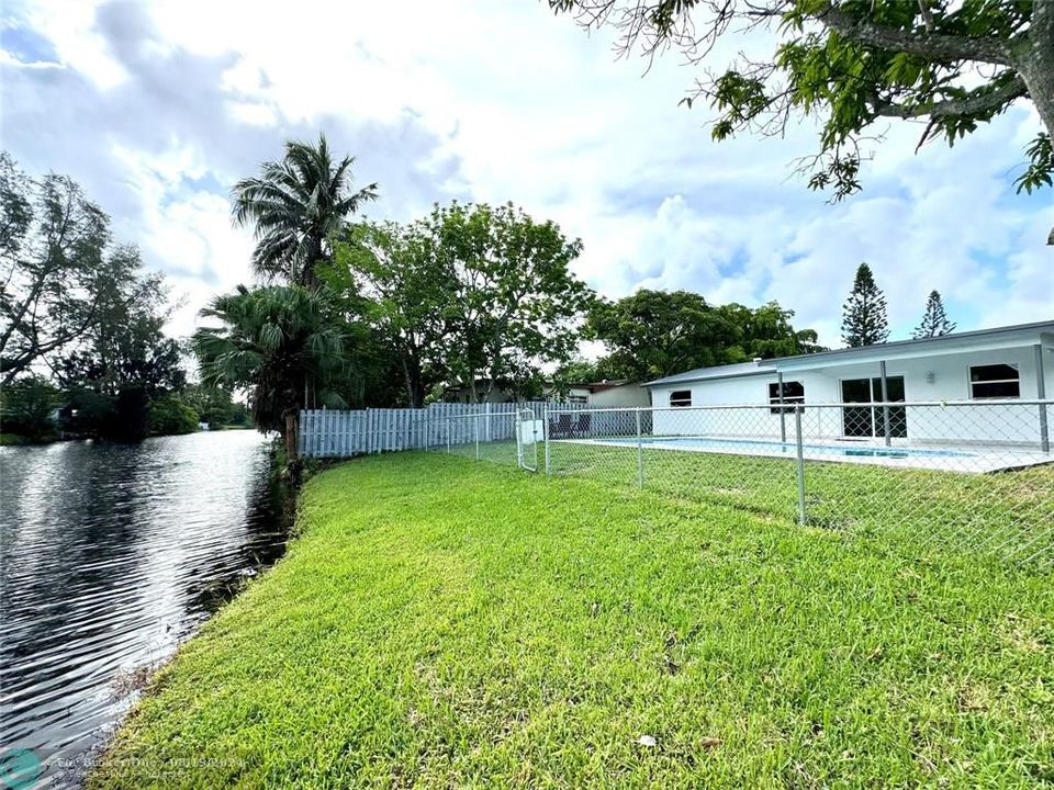 For Sale: $550,000 (3 beds, 2 baths, 1630 Square Feet)