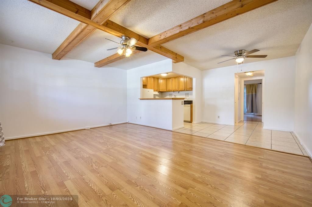 For Sale: $125,500 (1 beds, 1 baths, 708 Square Feet)