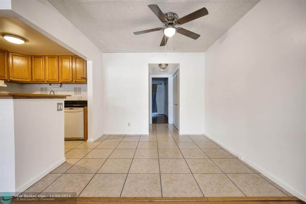 For Sale: $125,500 (1 beds, 1 baths, 708 Square Feet)