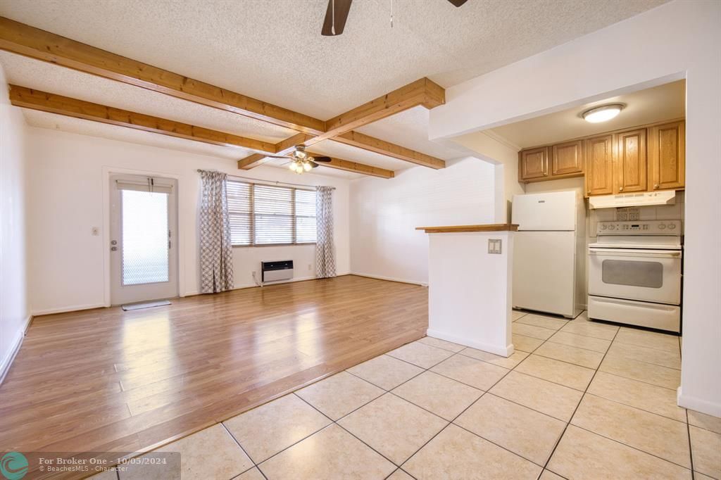 For Sale: $125,500 (1 beds, 1 baths, 708 Square Feet)