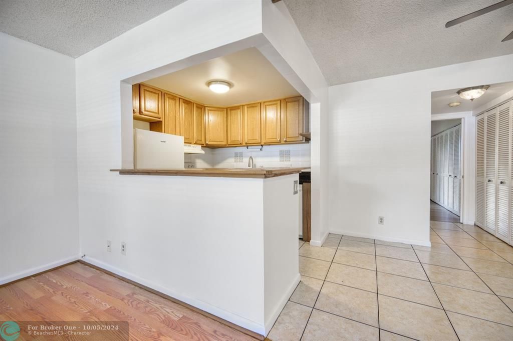 For Sale: $125,500 (1 beds, 1 baths, 708 Square Feet)