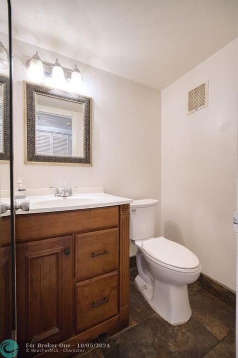 For Sale: $125,500 (1 beds, 1 baths, 708 Square Feet)