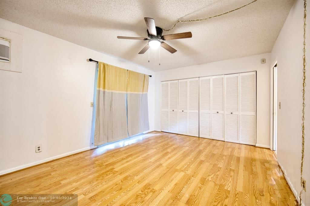 For Sale: $125,500 (1 beds, 1 baths, 708 Square Feet)