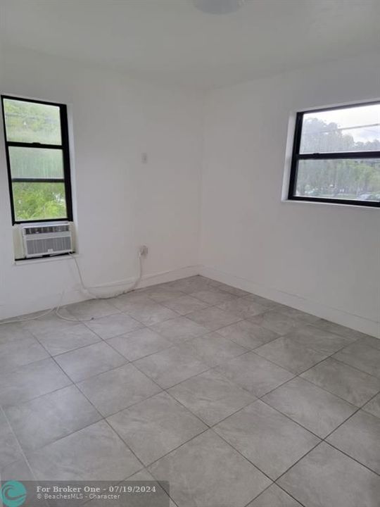 For Rent: $2,100 (2 beds, 1 baths, 715 Square Feet)