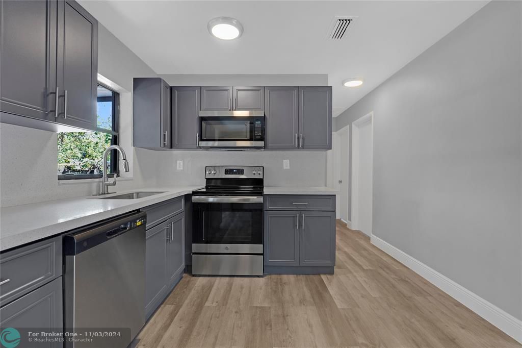 Recently Sold: $550,000 (5 beds, 3 baths, 1635 Square Feet)