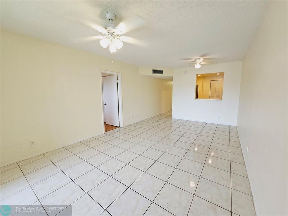 For Rent: $1,650 (1 beds, 1 baths, 750 Square Feet)