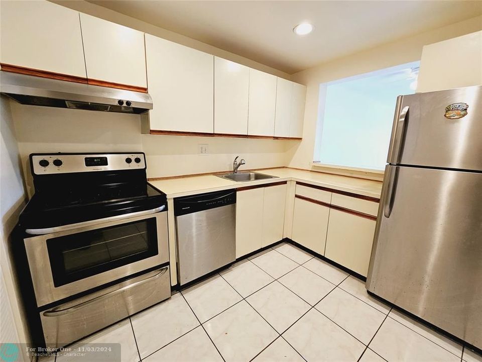 For Rent: $1,650 (1 beds, 1 baths, 750 Square Feet)