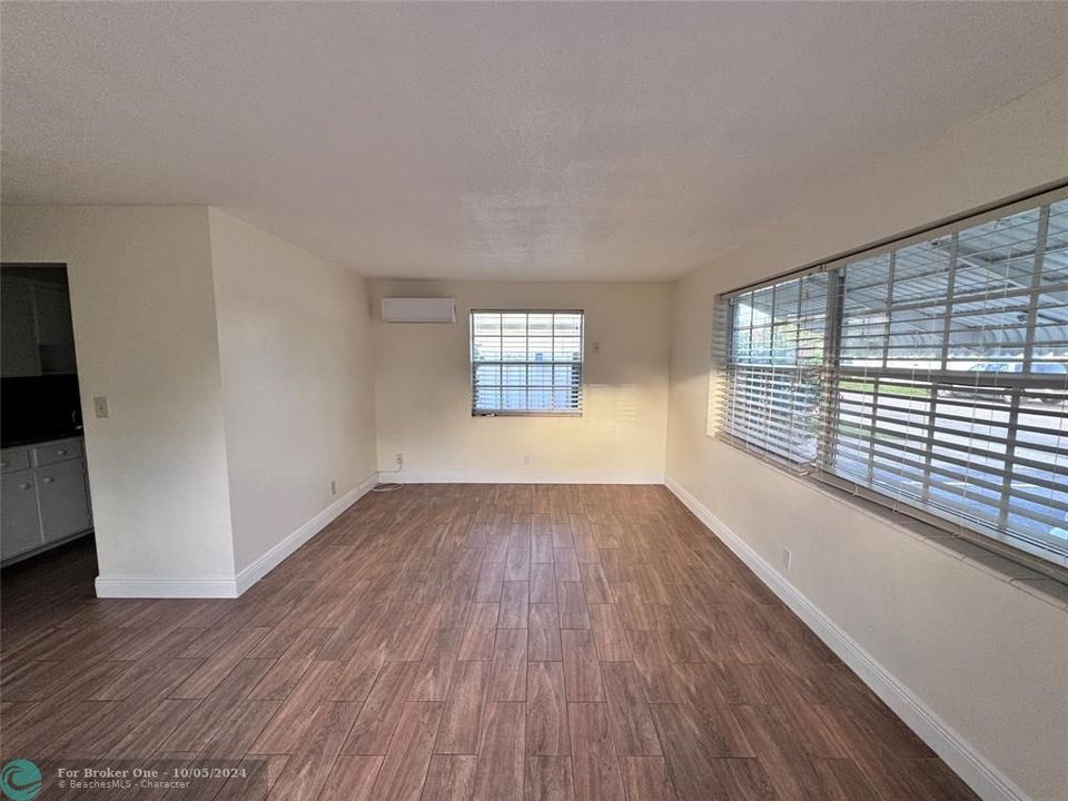 Active With Contract: $1,675 (1 beds, 1 baths, 600 Square Feet)