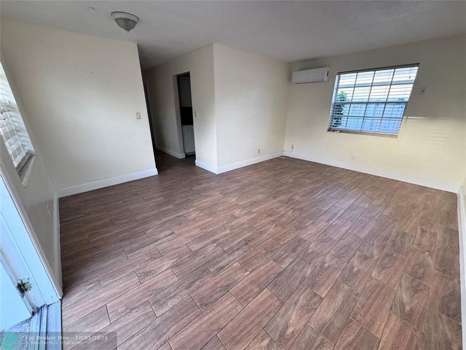 Active With Contract: $1,675 (1 beds, 1 baths, 600 Square Feet)