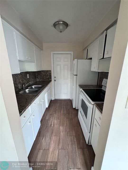 Active With Contract: $1,675 (1 beds, 1 baths, 600 Square Feet)