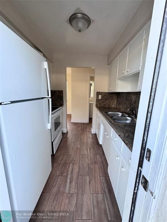 Active With Contract: $1,675 (1 beds, 1 baths, 600 Square Feet)