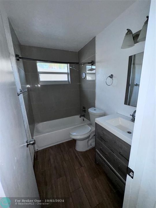 Active With Contract: $1,675 (1 beds, 1 baths, 600 Square Feet)