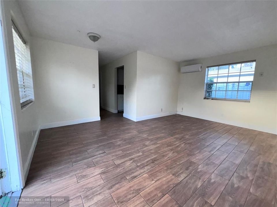 Active With Contract: $1,675 (1 beds, 1 baths, 600 Square Feet)