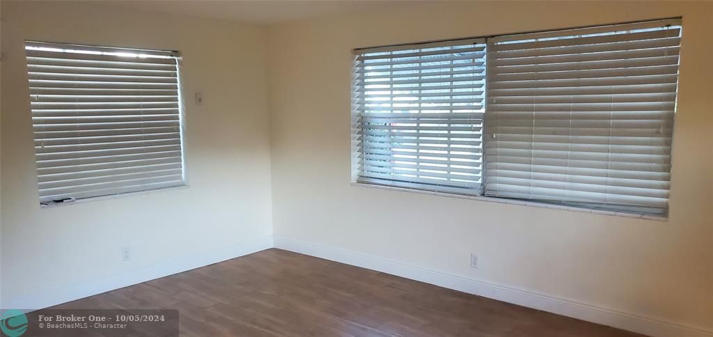 Active With Contract: $1,675 (1 beds, 1 baths, 600 Square Feet)