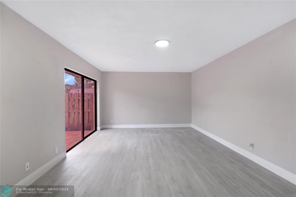 For Sale: $375,000 (2 beds, 2 baths, 1284 Square Feet)