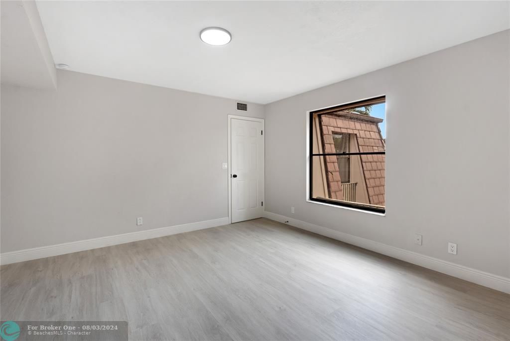 For Sale: $375,000 (2 beds, 2 baths, 1284 Square Feet)