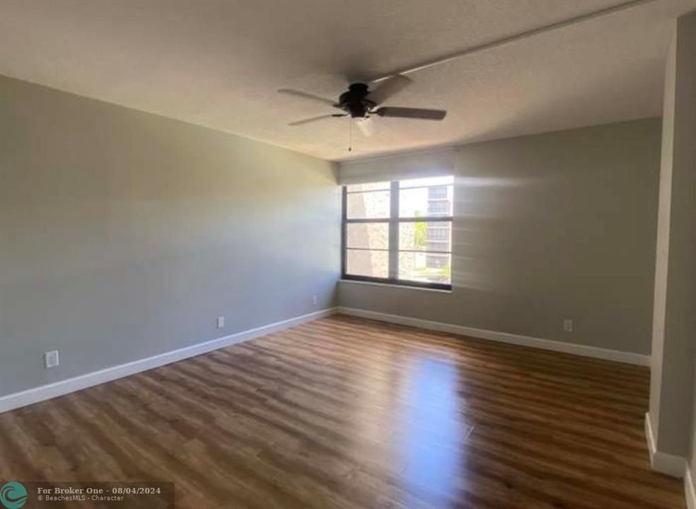 For Rent: $2,300 (1 beds, 1 baths, 795 Square Feet)