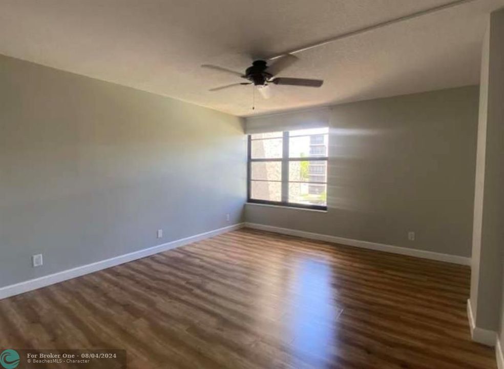 Recently Rented: $2,300 (1 beds, 1 baths, 795 Square Feet)