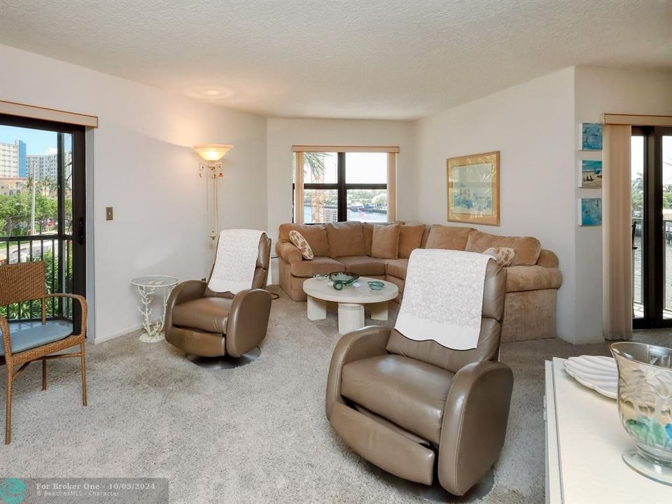 For Sale: $559,000 (2 beds, 2 baths, 1480 Square Feet)