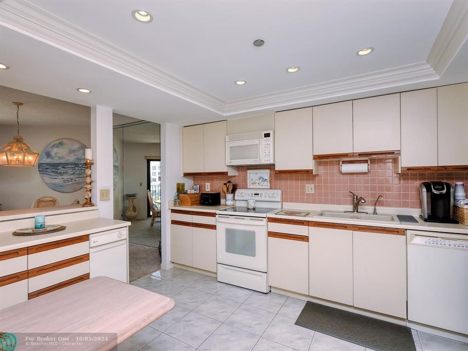 For Sale: $559,000 (2 beds, 2 baths, 1480 Square Feet)