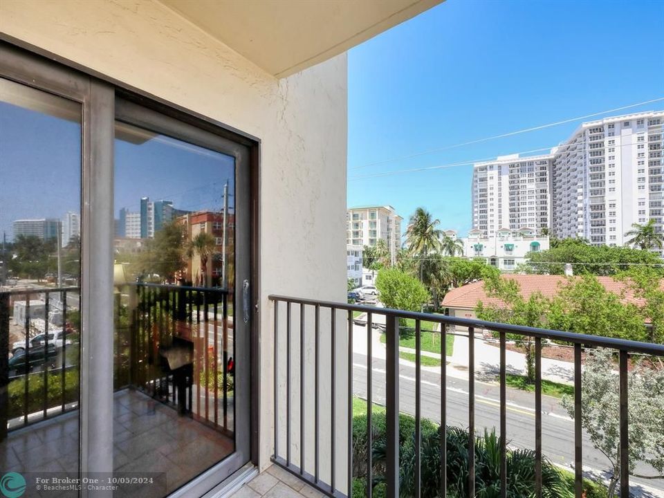 For Sale: $559,000 (2 beds, 2 baths, 1480 Square Feet)