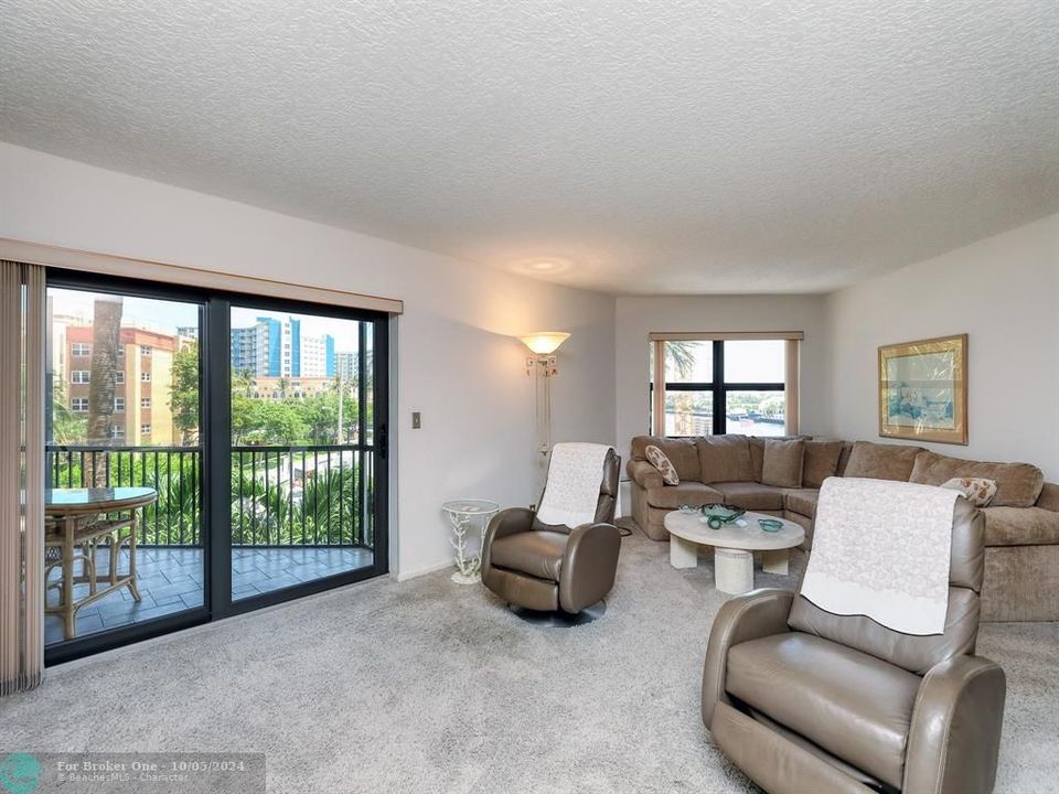 For Sale: $559,000 (2 beds, 2 baths, 1480 Square Feet)