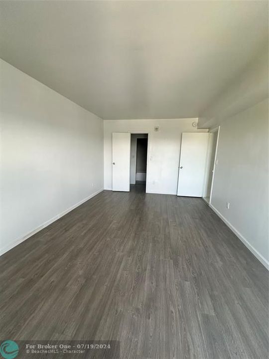 For Rent: $2,300 (2 beds, 1 baths, 984 Square Feet)