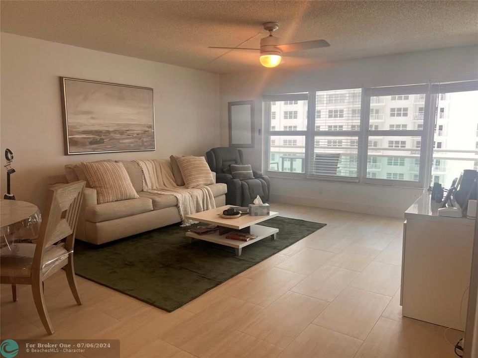 For Rent: $3,000 (1 beds, 1 baths, 1088 Square Feet)