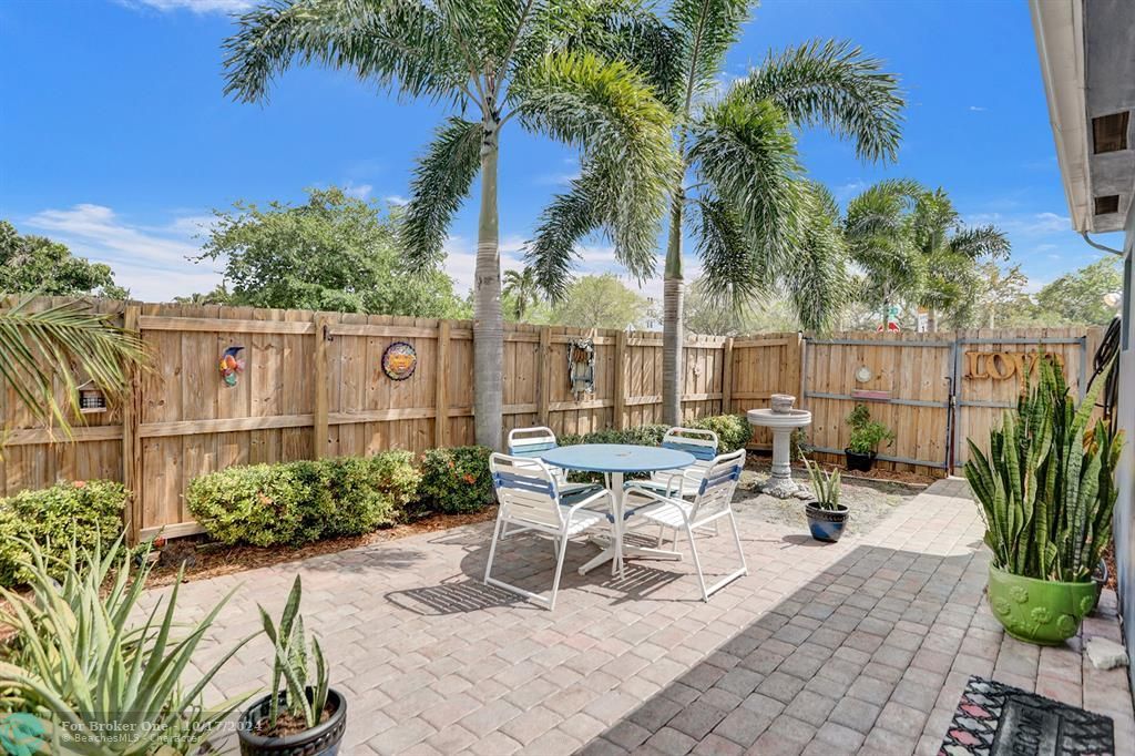 Recently Sold: $450,000 (3 beds, 2 baths, 1248 Square Feet)