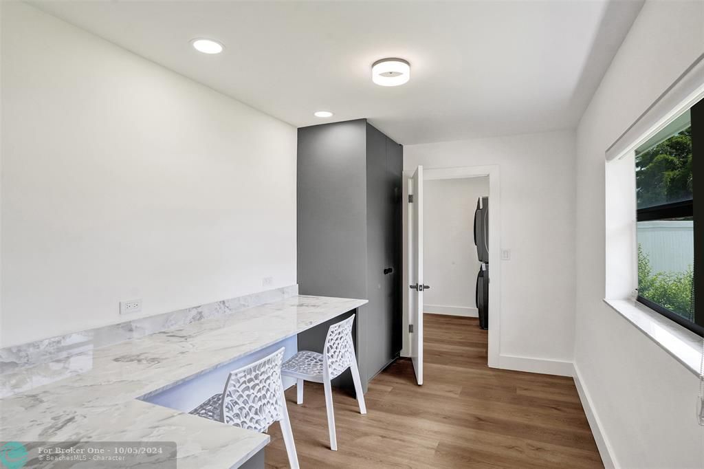 Recently Sold: $799,000 (3 beds, 2 baths, 1427 Square Feet)