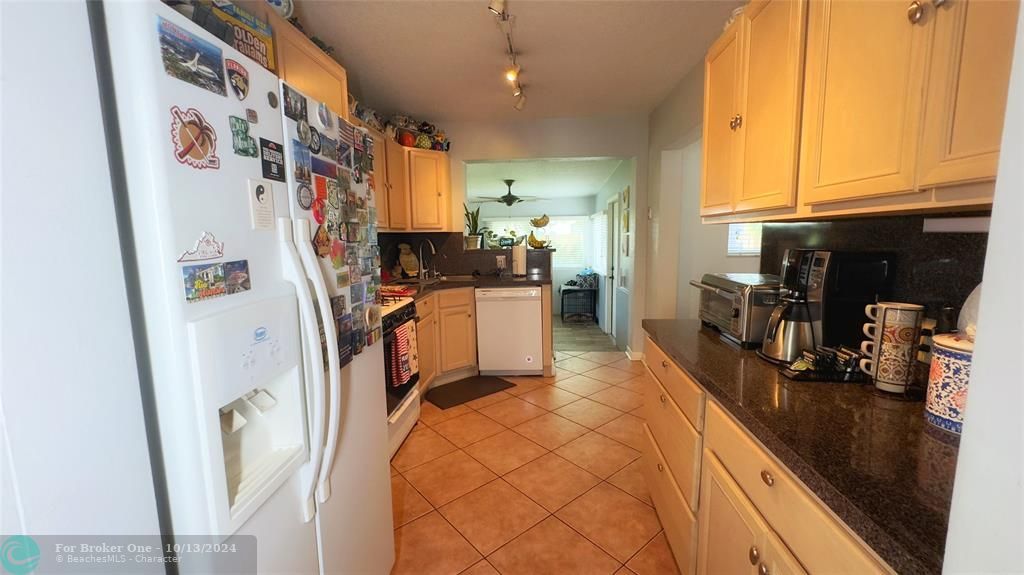 For Sale: $430,000 (2 beds, 1 baths, 1208 Square Feet)