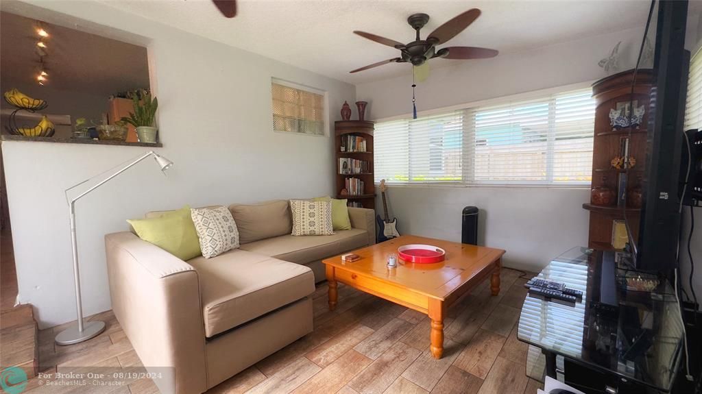 For Sale: $430,000 (2 beds, 1 baths, 1208 Square Feet)