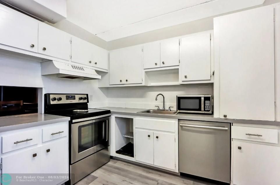 For Rent: $1,800 (1 beds, 1 baths, 600 Square Feet)