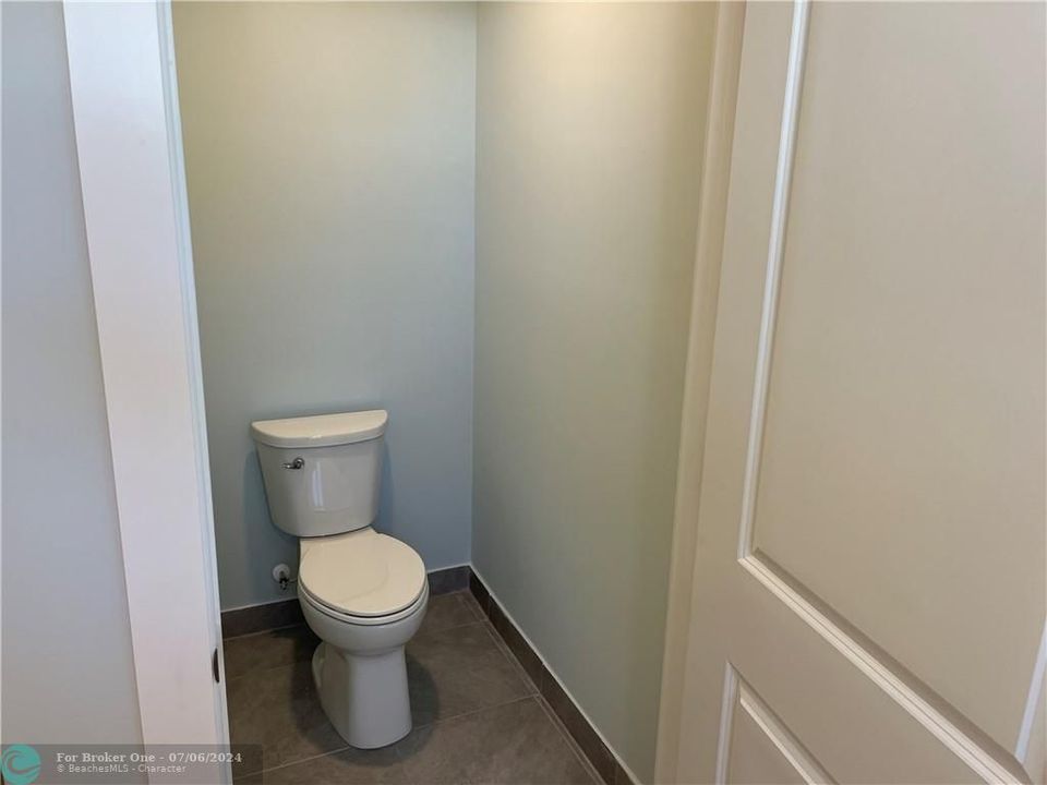 出租: $3,200 (3 贝兹, 2 浴室, 2057 平方英尺)