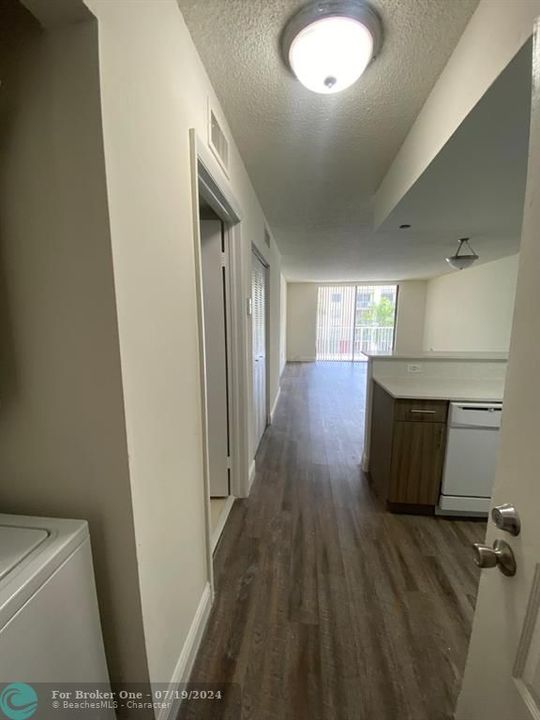 For Rent: $2,182 (1 beds, 1 baths, 1000 Square Feet)