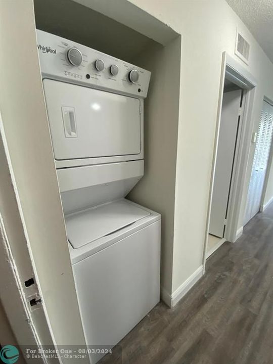 Recently Rented: $2,182 (1 beds, 1 baths, 1000 Square Feet)