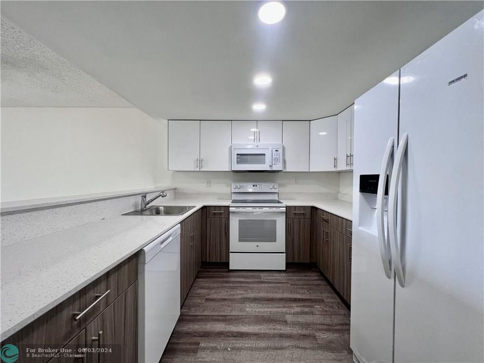 Recently Rented: $2,165 (1 beds, 1 baths, 1000 Square Feet)