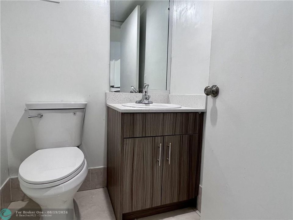 For Rent: $2,213 (1 beds, 1 baths, 1000 Square Feet)