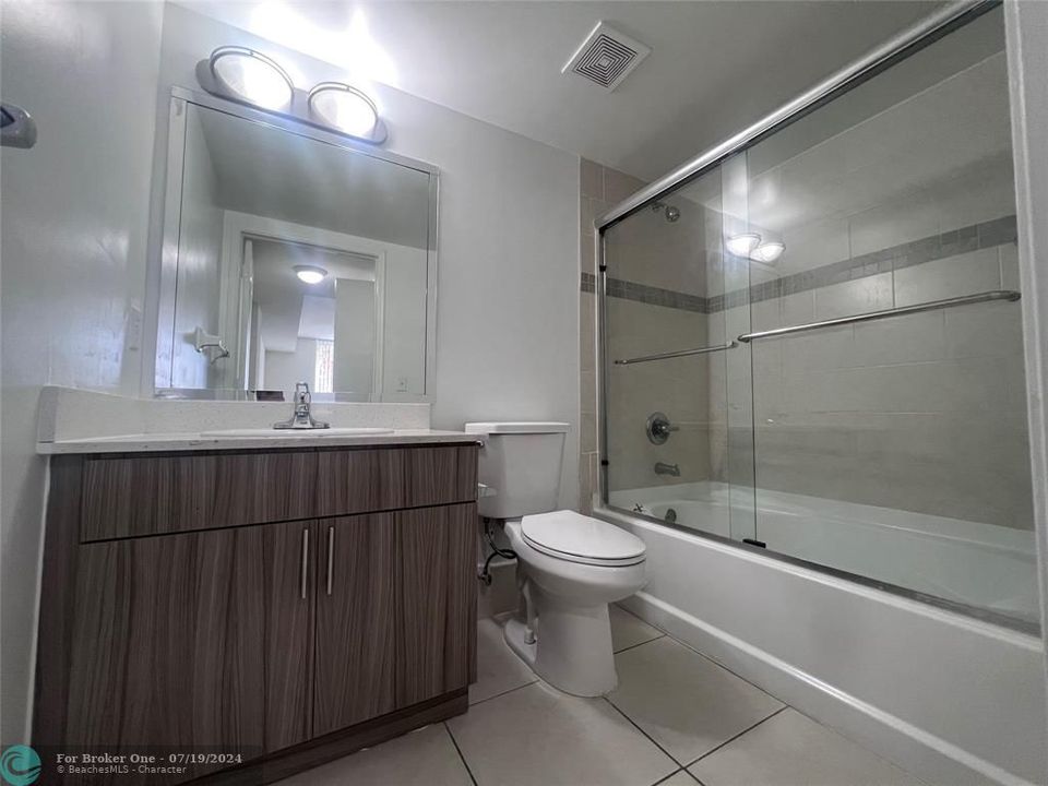 出租: $2,557 (2 贝兹, 2 浴室, 1017 平方英尺)