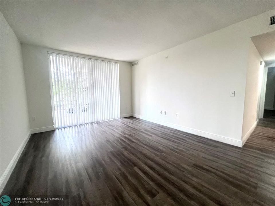 For Rent: $2,557 (2 beds, 2 baths, 1017 Square Feet)