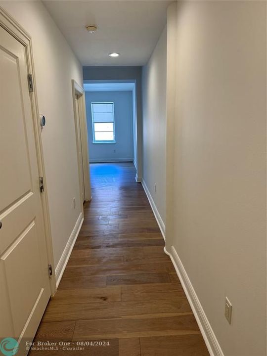 For Rent: $2,100 (1 beds, 1 baths, 642 Square Feet)