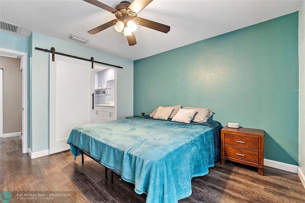 Recently Sold: $350,000 (3 beds, 2 baths, 1186 Square Feet)