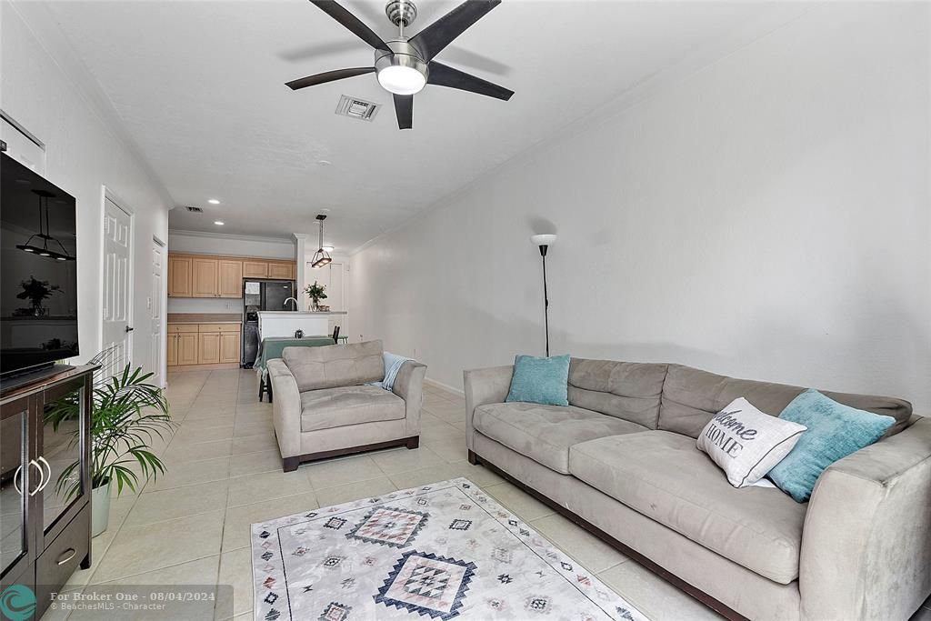 Recently Sold: $350,000 (3 beds, 2 baths, 1186 Square Feet)