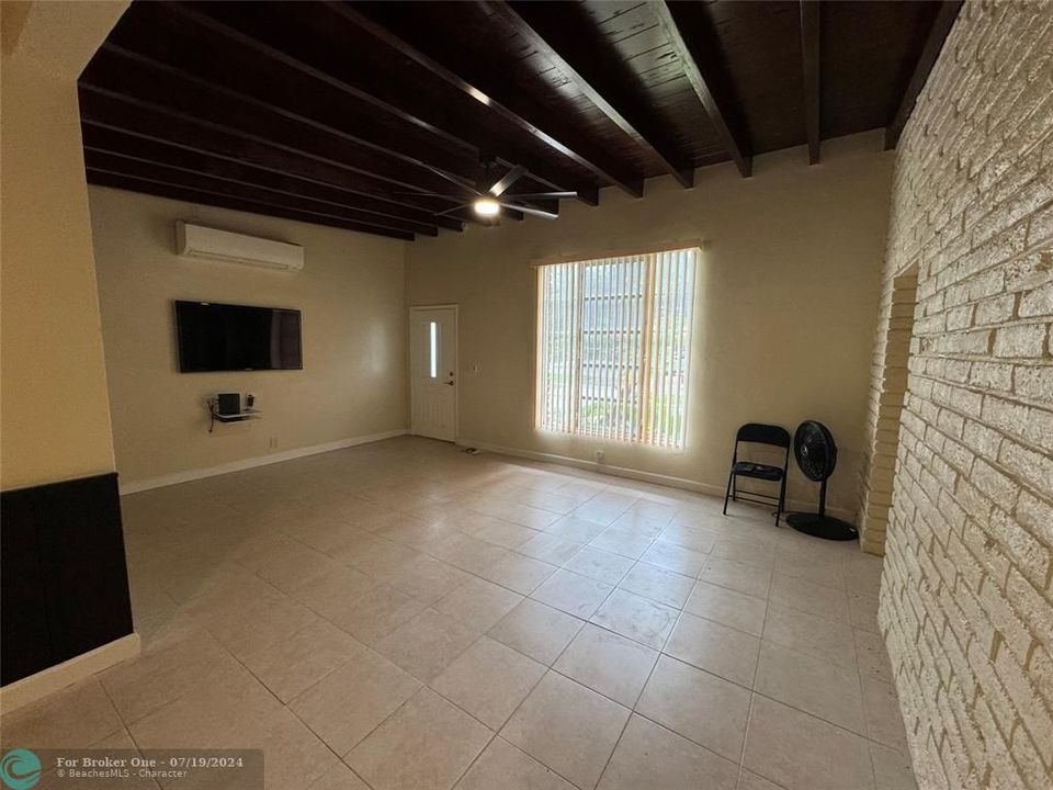 For Rent: $3,300 (3 beds, 2 baths, 1633 Square Feet)