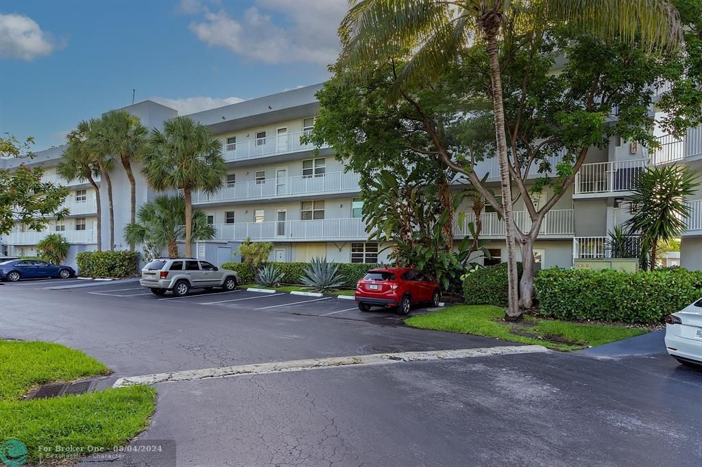 Recently Sold: $197,888 (2 beds, 2 baths, 975 Square Feet)