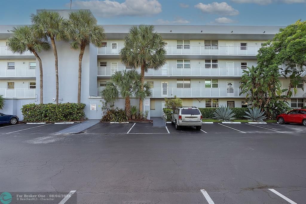 Recently Sold: $197,888 (2 beds, 2 baths, 975 Square Feet)